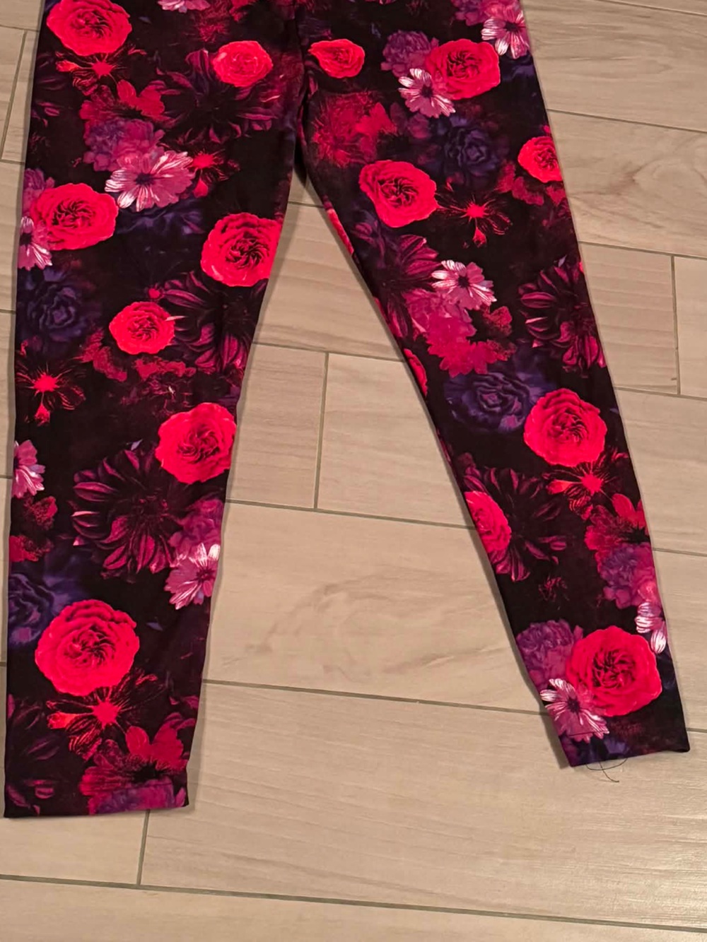 Floral Print Stretch Leggings in Red & Purple 3X - Picture 5 of 5
